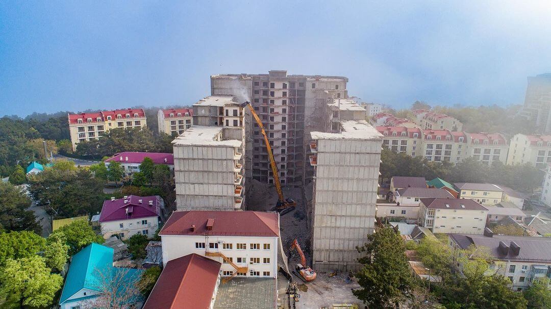 Снос дома 